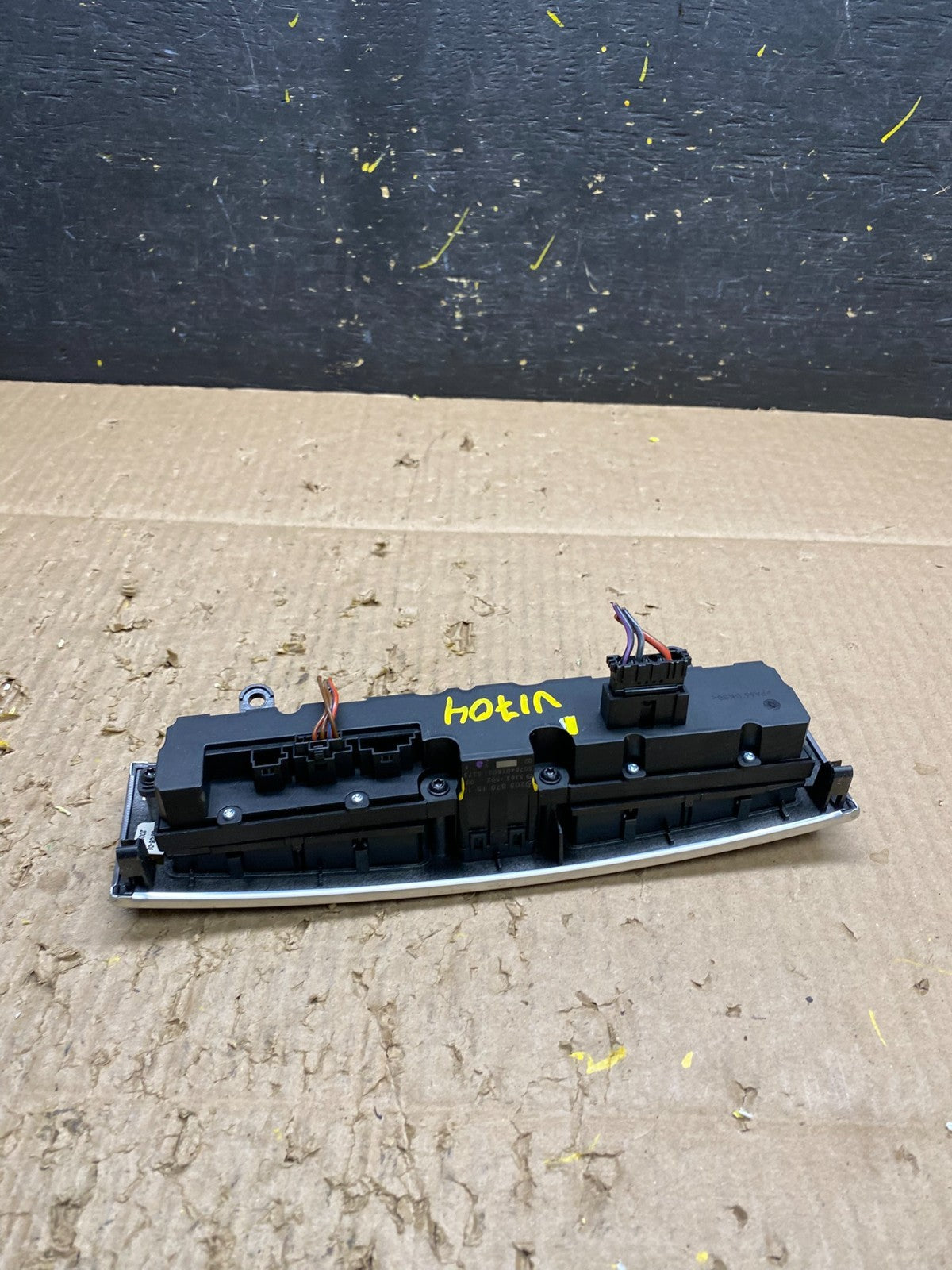 2005 - 2007 Mercedes C230 C240 Center Console Switch Control Unit V1704 DG4