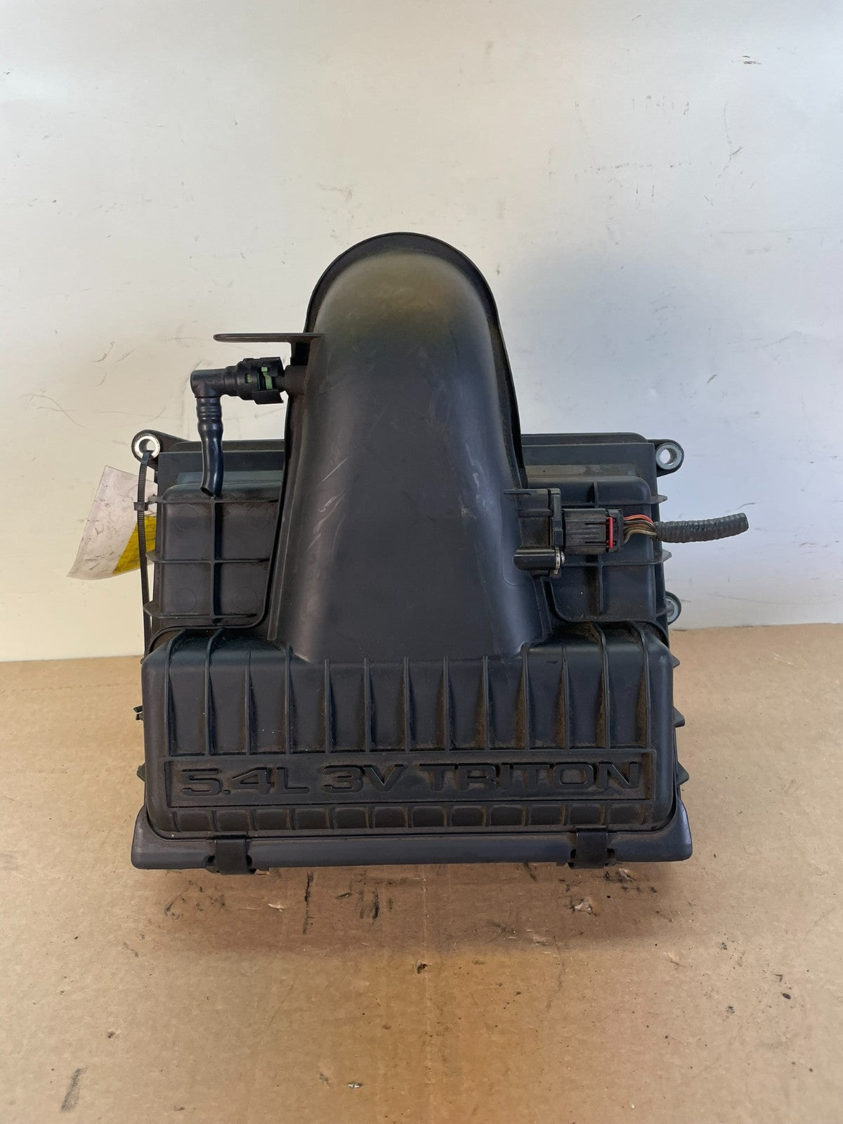 2004-2008 Ford F150 5.4L 3V Engine Air Intake Cleaner Filter Box AG76130