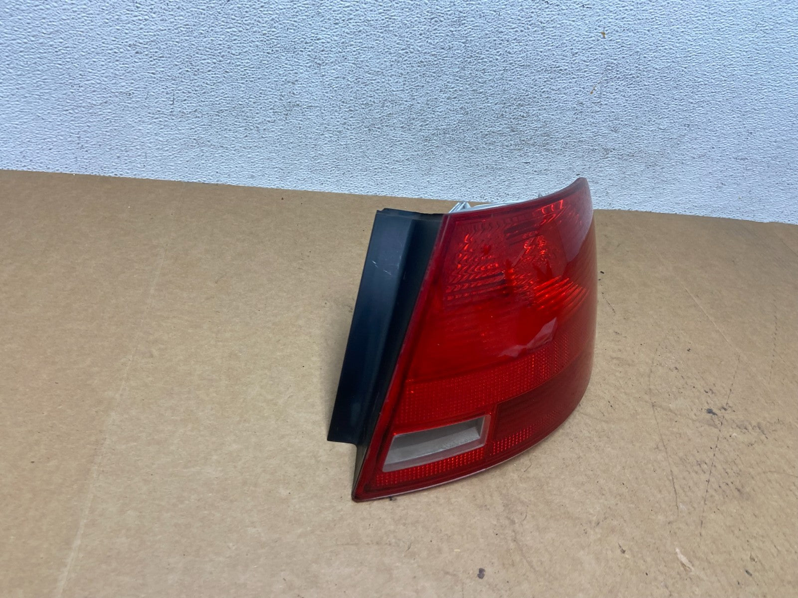 2004 to 2008 Audi A4 Avant Right Passenger RH Inner Tail Light ae3016 DG2