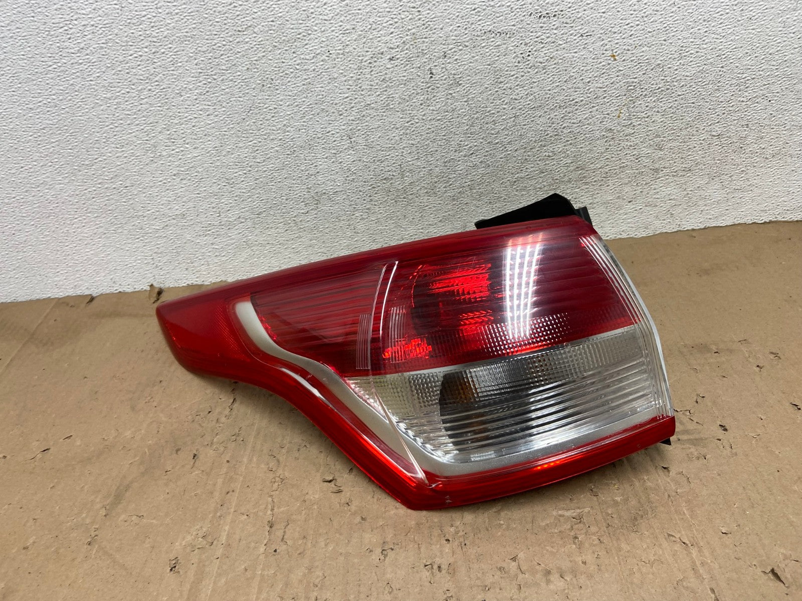 2013 to 2016 Ford Escape Left Driver LH Side Tail Light AE9391 LK0