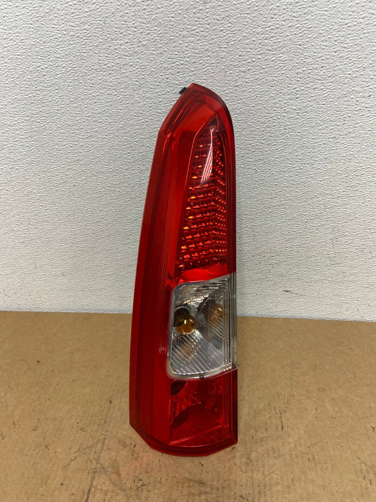 2005 - 2007 Volvo XC70 V70 Left Driver LH Side Tail Light Upper Oem AC3043 LK0