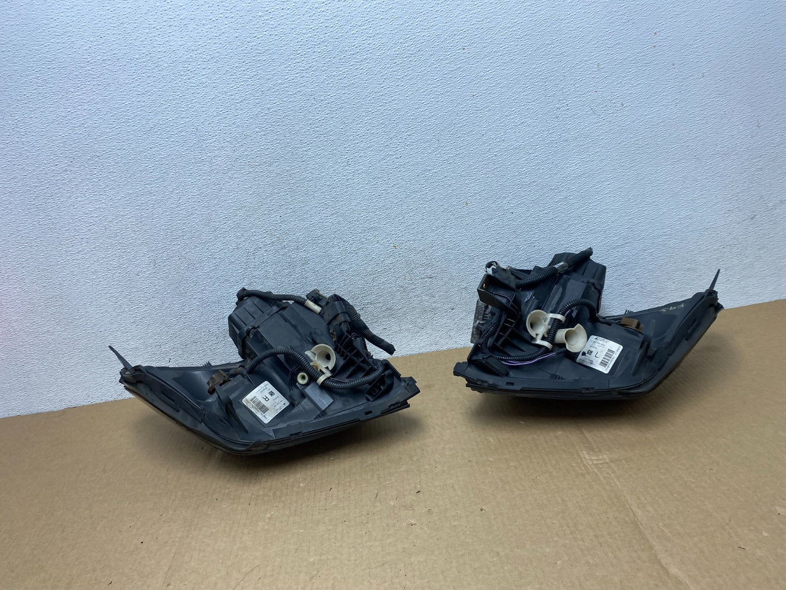 2006 to 2011 Cadillac DTS Left+Right Xenon Hid Headlights AF9525 DW12