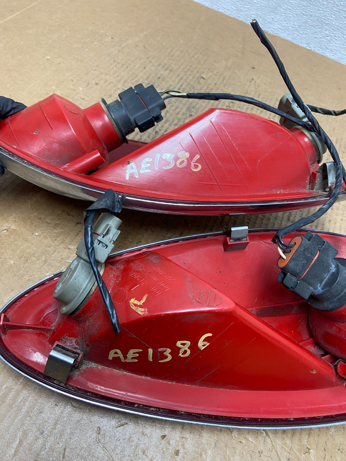 2001 to 2005 Chrysler PT Cruiser Left+Right Tail Lights AE1386 DW10