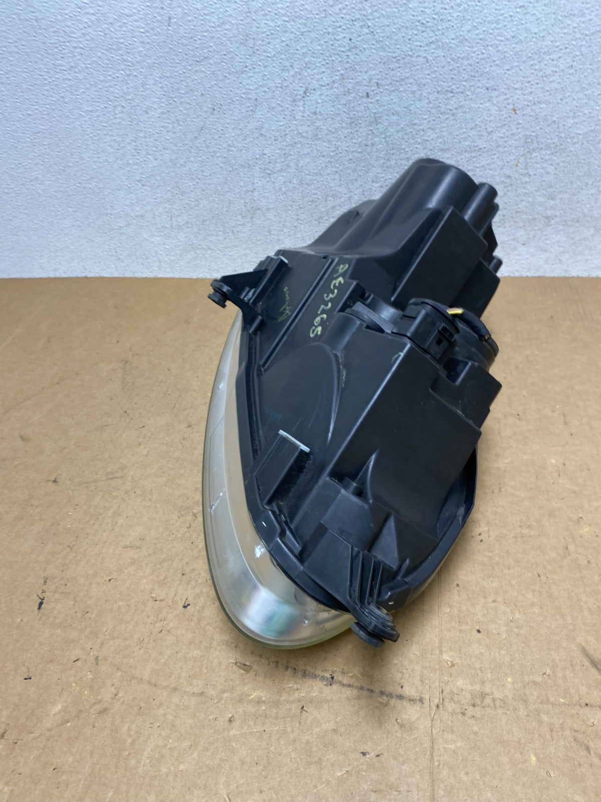 2005 to 2010 Volkswagen Jetta Left Driver LH Side Headlight Halogen AE3265 DW6