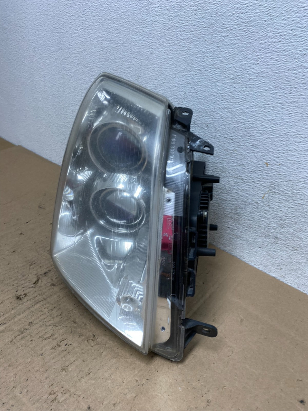 2005 - 2011 Cadillac STS Right Passenger RH Side Xenon Headlight AE6610 DW1