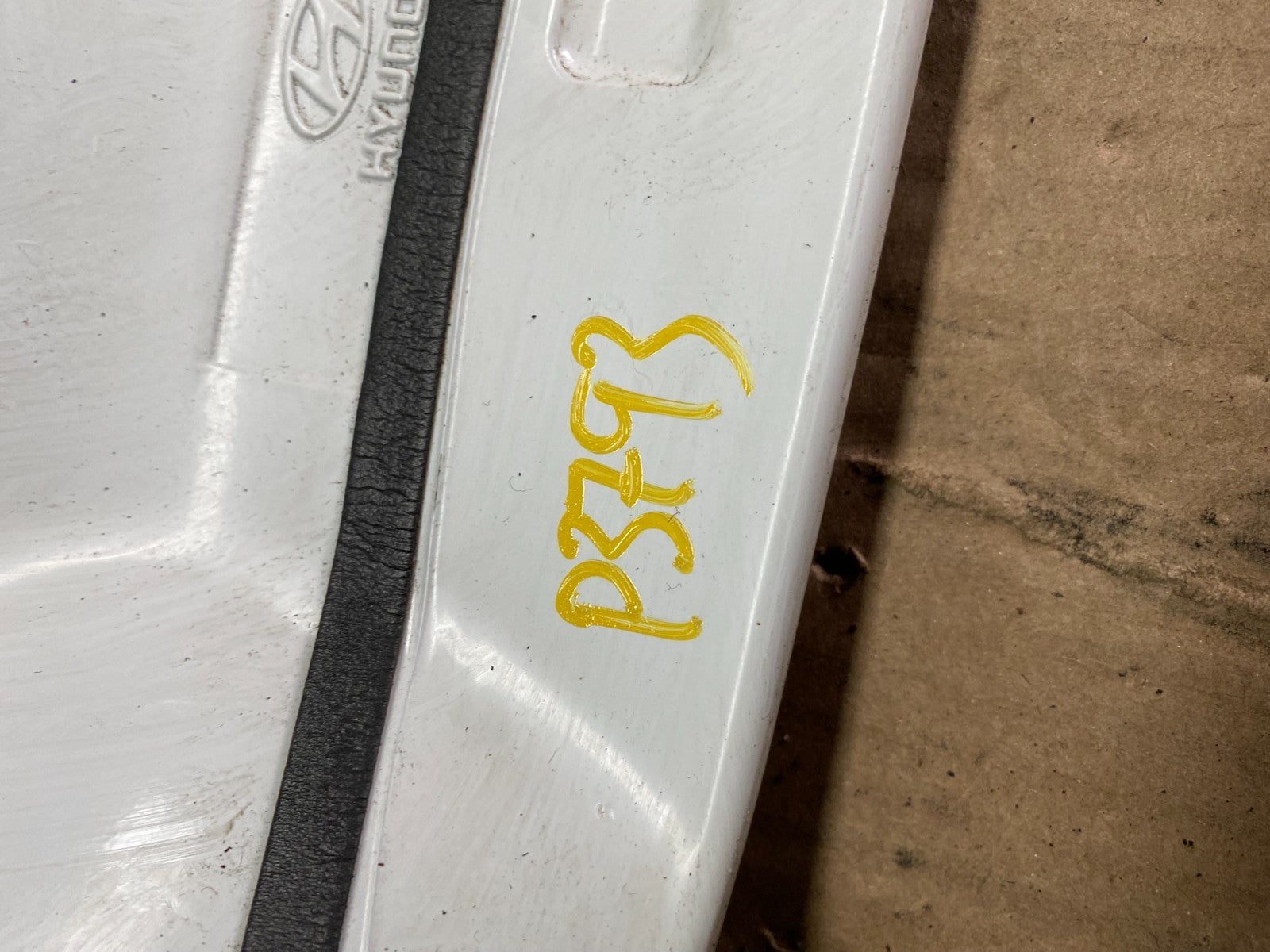 2005 to 2011 Hyundai Accent Trunk Lid Hatch 3rd Brake Light Spoiler OEM P3793 DG13