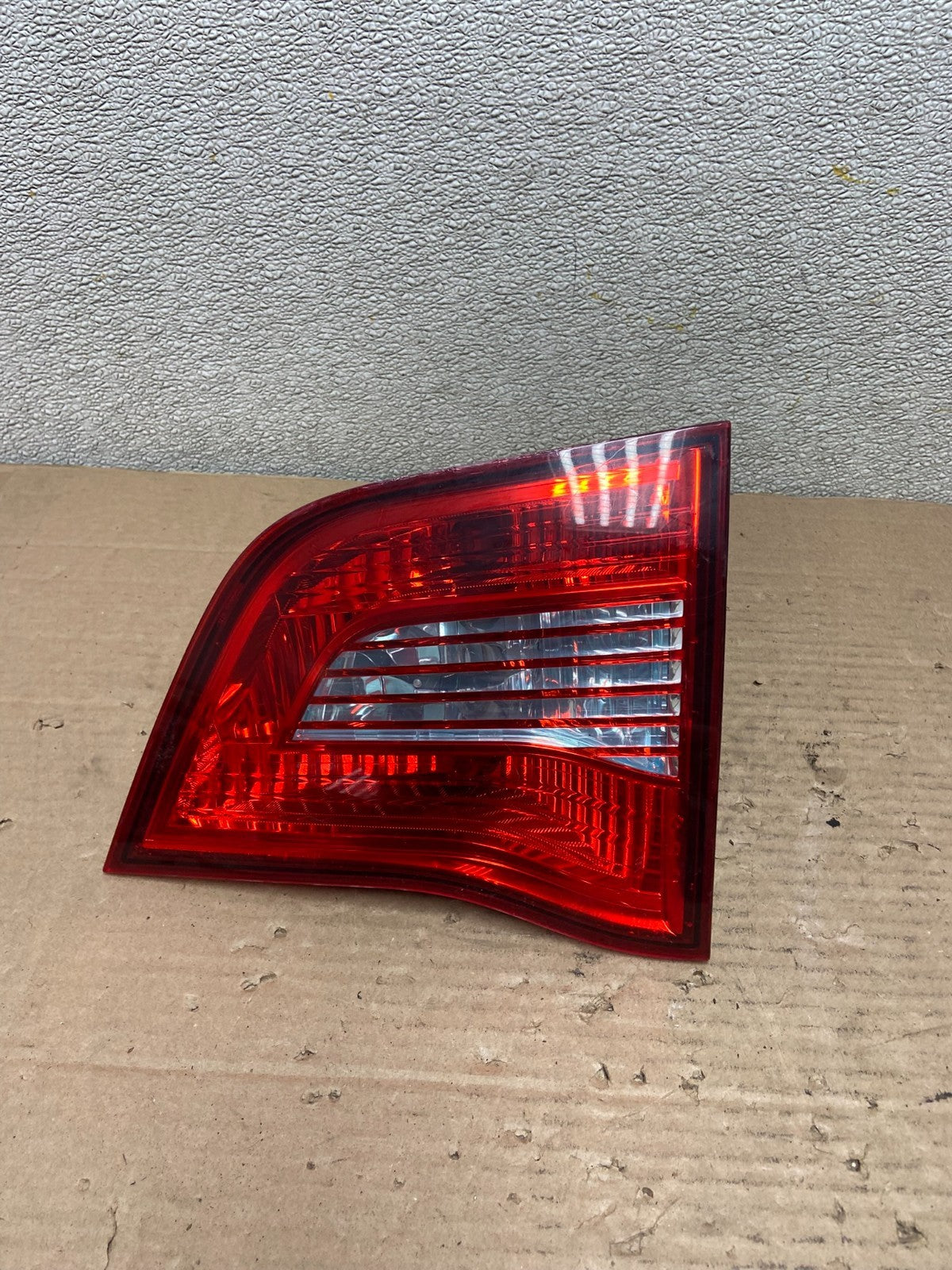 2009-2014 Volkswagen Routan Right Passenger Rh Side Inner Tail Light AA9368 LK0