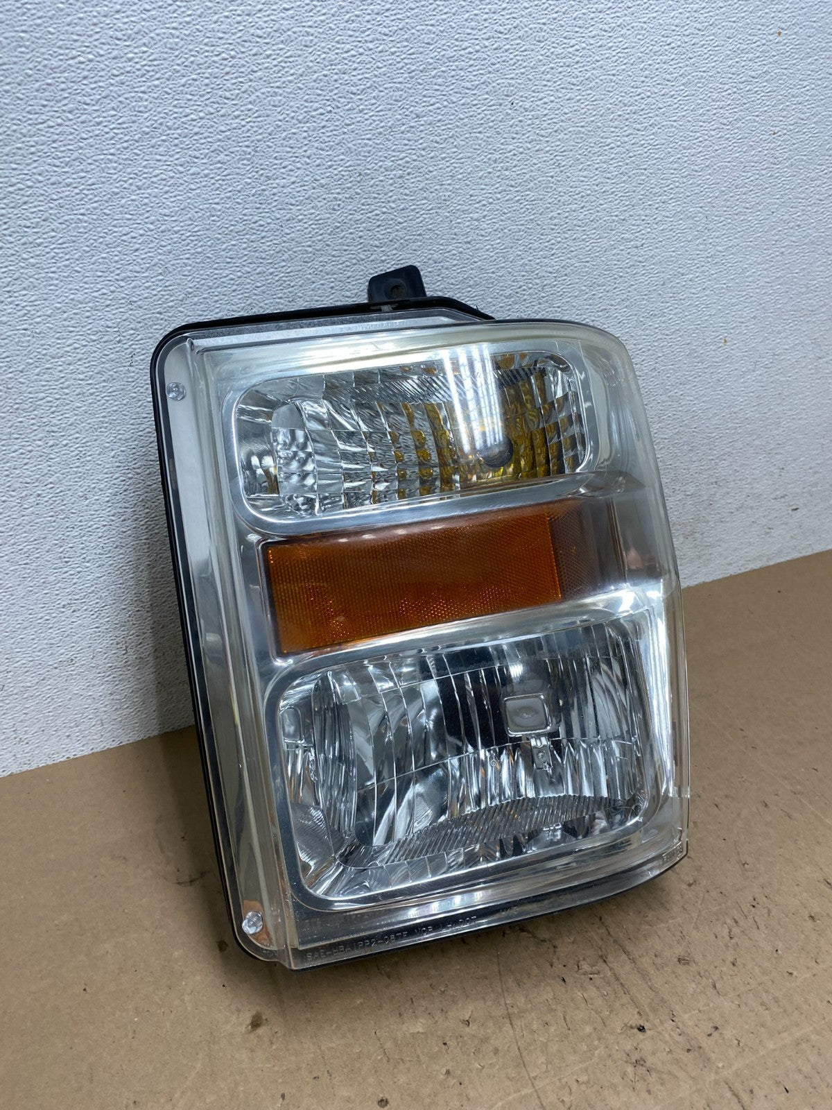 2008 to 2010 Ford F250 Super Duty Left Driver LH Side Headlight AE6131 DW2