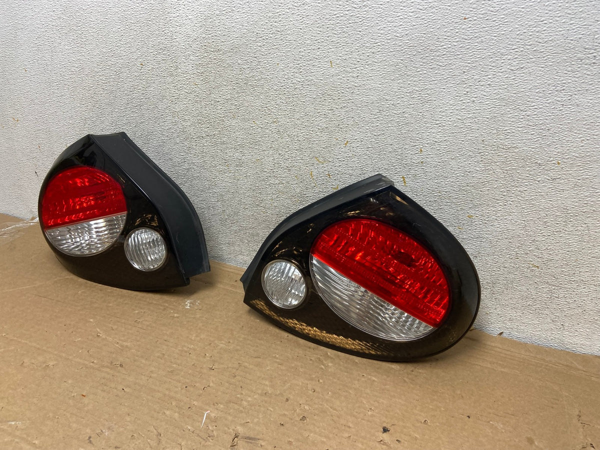 2000 to 2001 Nissan Maxima Left + Right Set Tail Lights AH8464 LK2