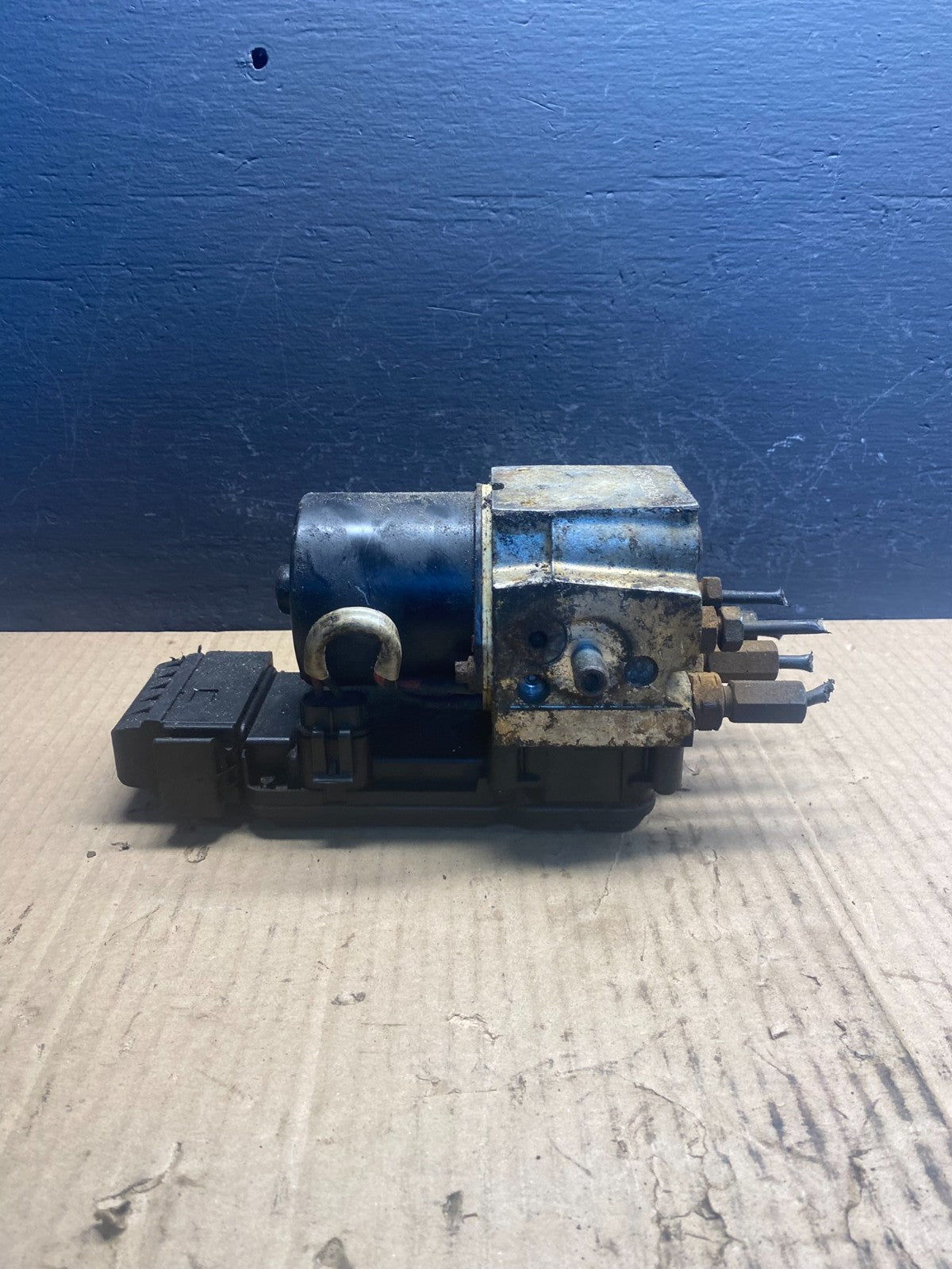 2004 2007 Ford E250 E350 Econoline Anti-Lock ABS Antilock Brake Pump AC0928 DG2
