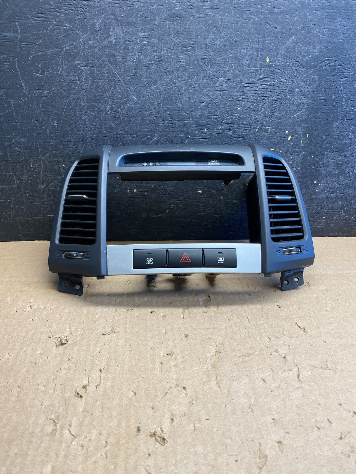 2007 to 2009 Hyundai Santa Fe Center Dashboard Radio Bezel Trim AI6486 DW0