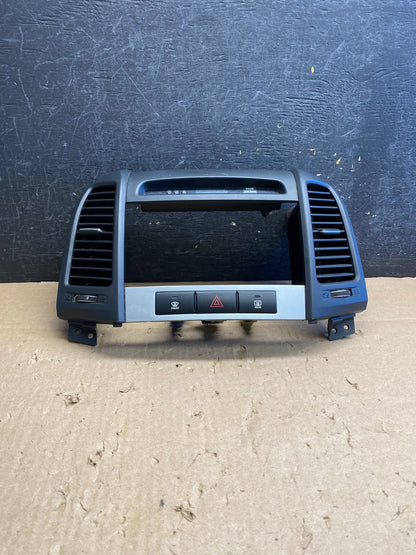 2007 to 2009 Hyundai Santa Fe Center Dashboard Radio Bezel Trim AI6486 DW0