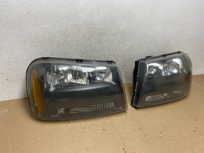 2006 - 2009 Chevrolet Trailblazer Left+Right Headlights Flush Half Bar AH5815 DW1