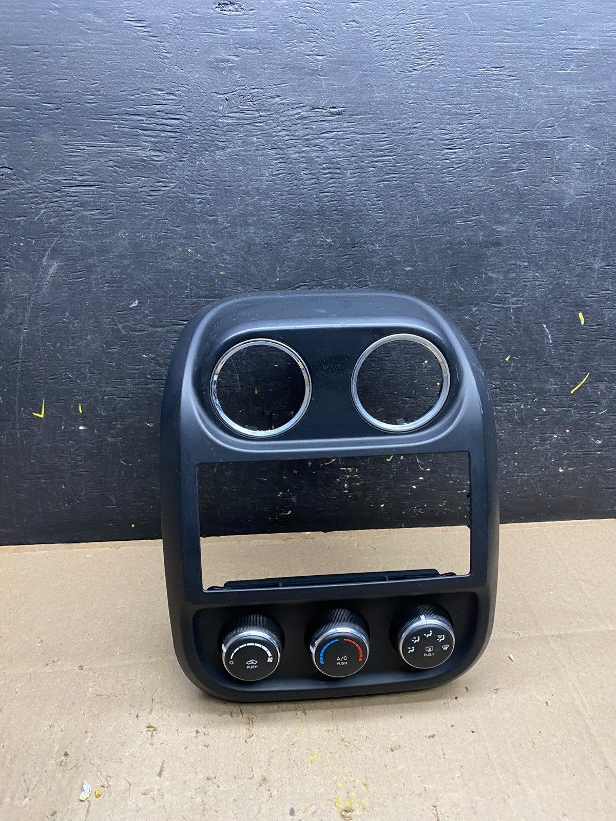 2011 to 2017 Jeep Compass Dash Climate Temperature Control Radio Bezel u4895 DG0