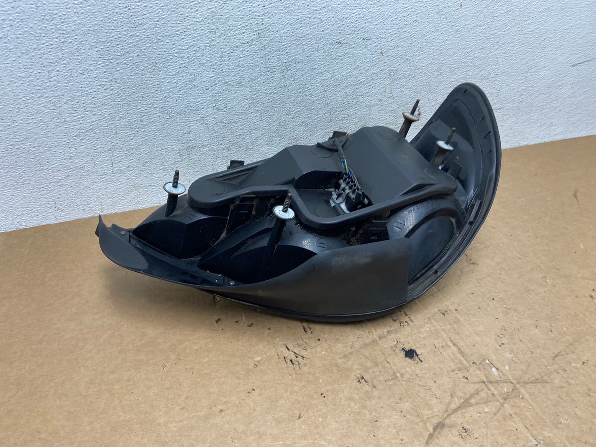 1999-2005 Pontiac Grand AM Right Passenger RH Side Tail Light AD6375 LK3