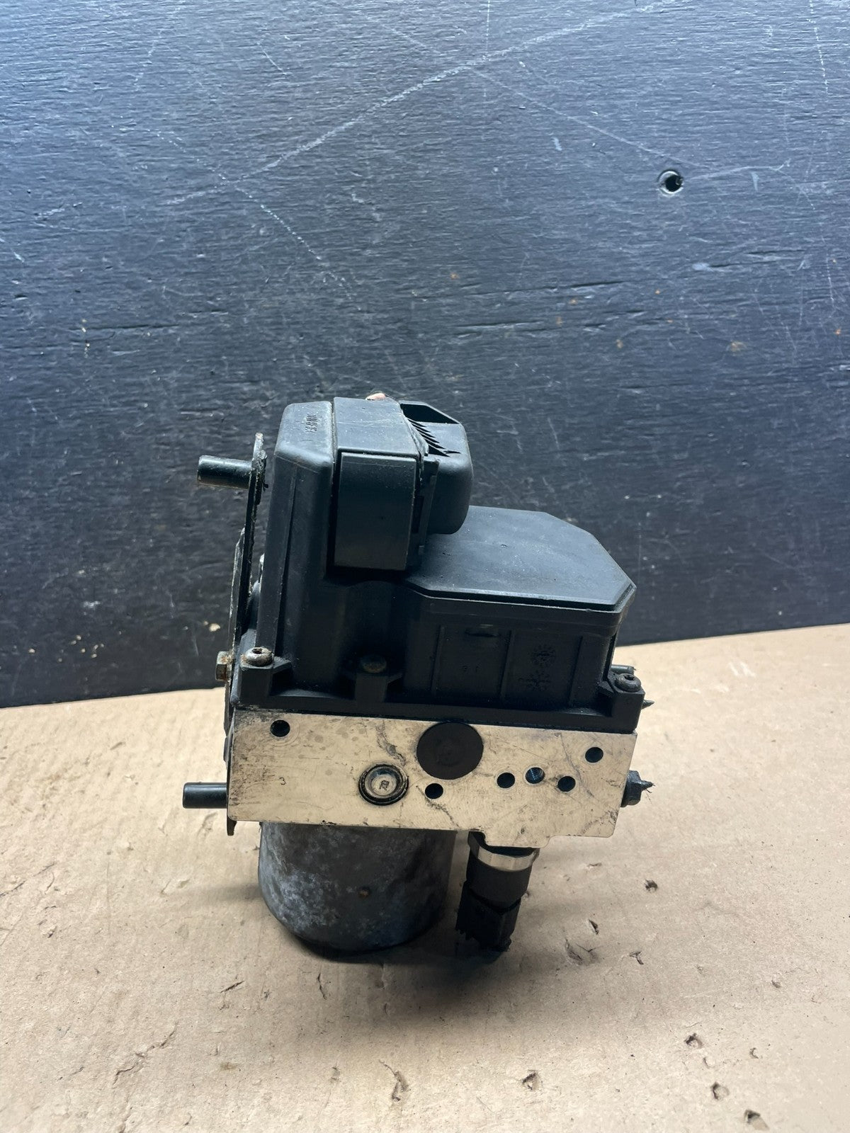 2002 BMW 745i ABS Anti-Lock Brake Pump 6759563 S8027 DG1