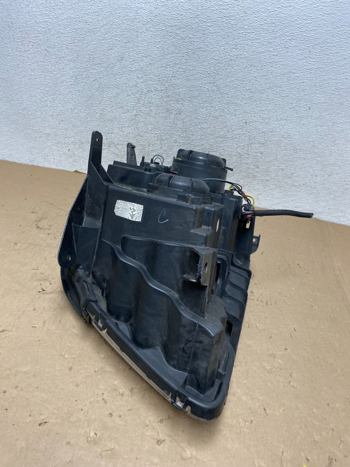 2010 to 2015 GMC Terrain Halogen Passenger Right Rh Side Headlight AG4450 DW8
