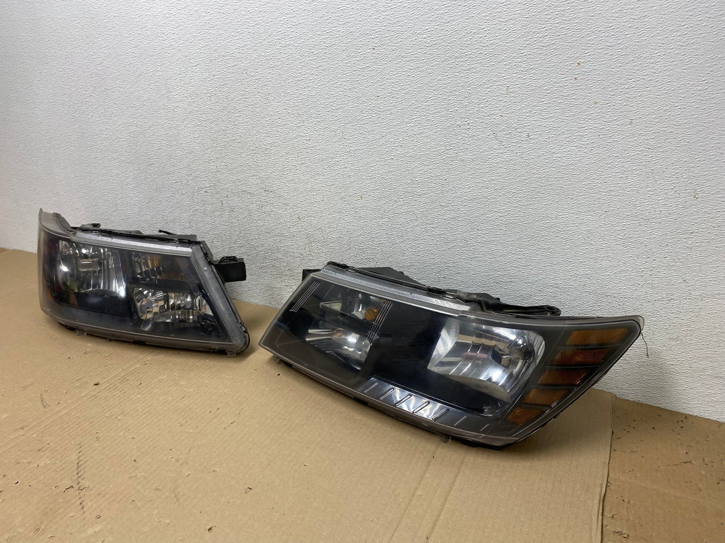 2009 to 2017 Dodge Journey Headlights Left+Right Set Halogen AE9500 LK1