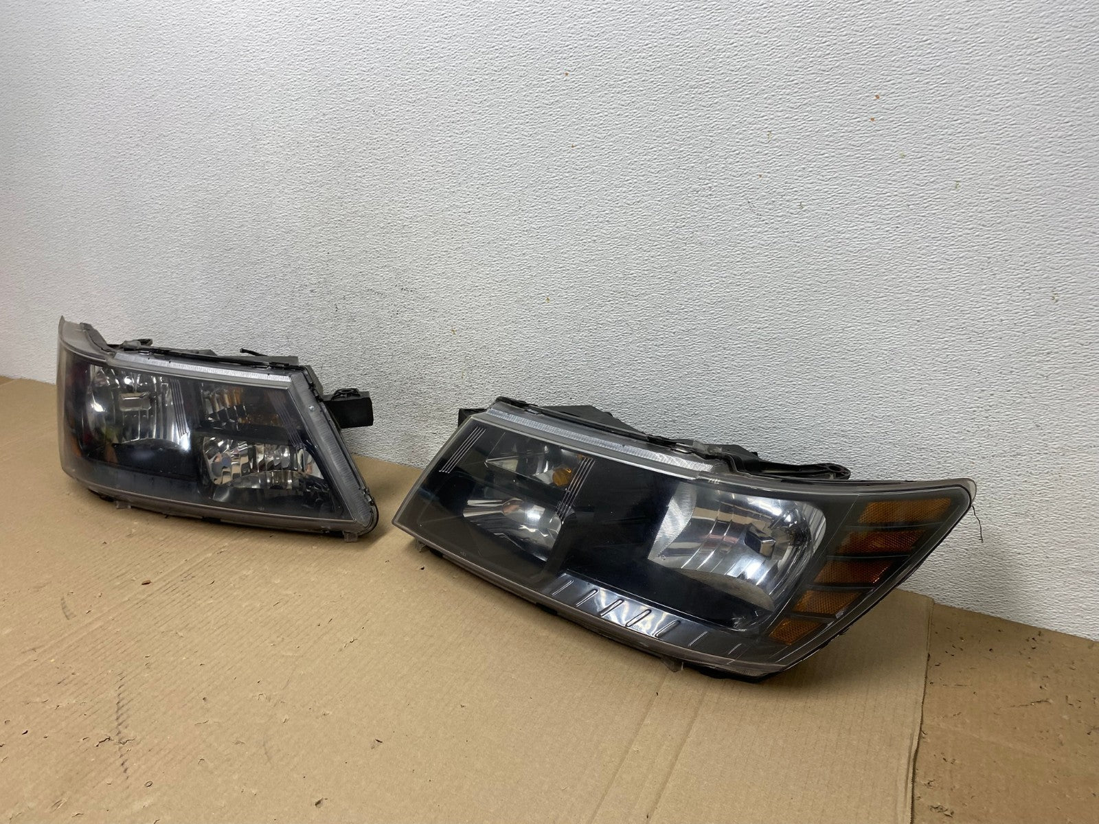 2009 to 2017 Dodge Journey Headlights Left+Right Set Halogen AE9500 LK1