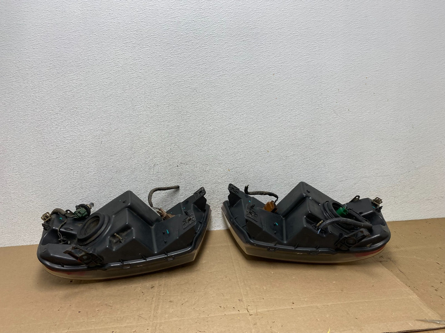 2004 to 2008 Ford F-150 F150 Left+Right Halogen Headlights AE5984 DW6