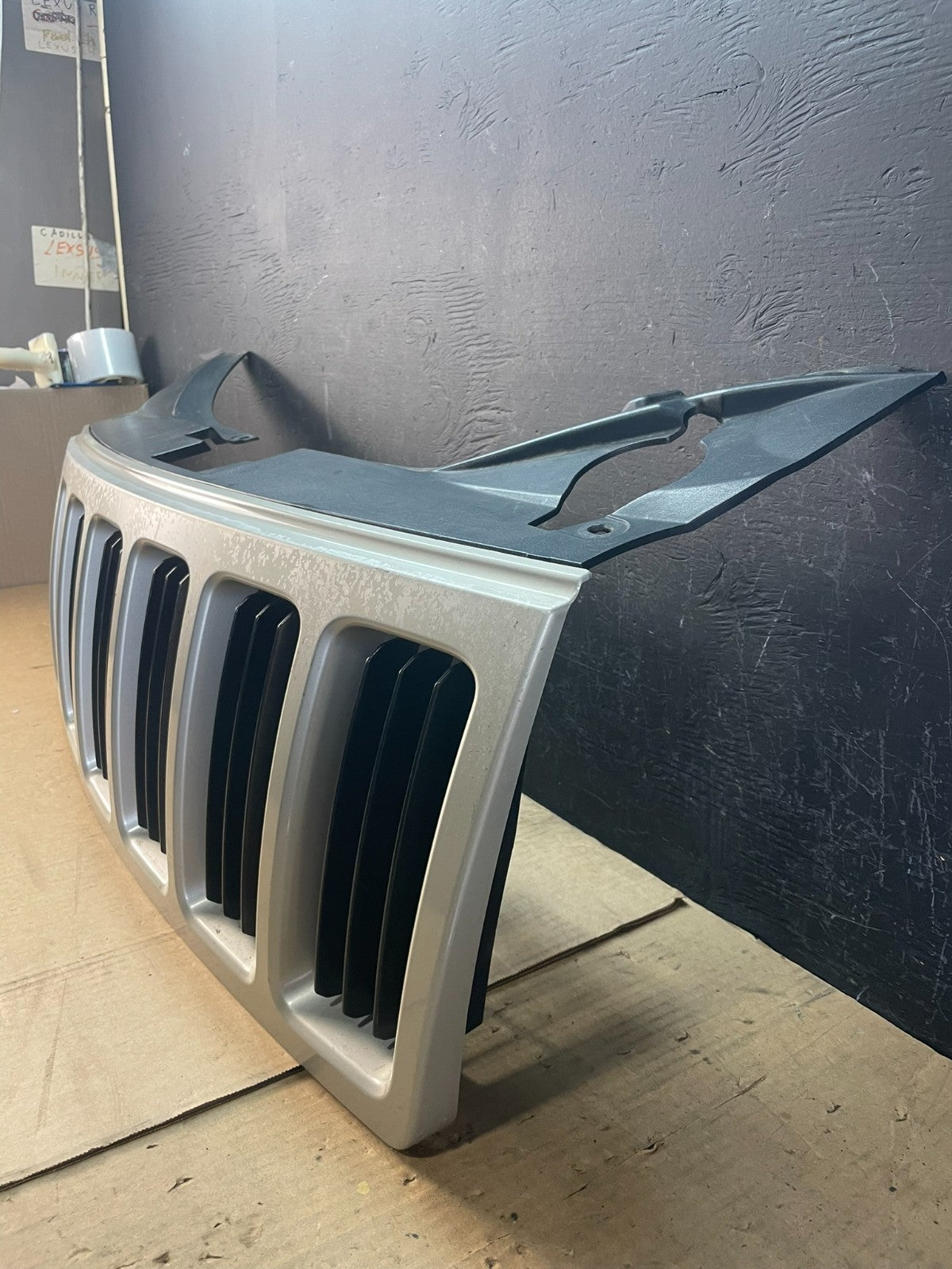 2008 2009 2010 Jeep Grand Cherokee Front Upper Grill Grille AC5089 DG2