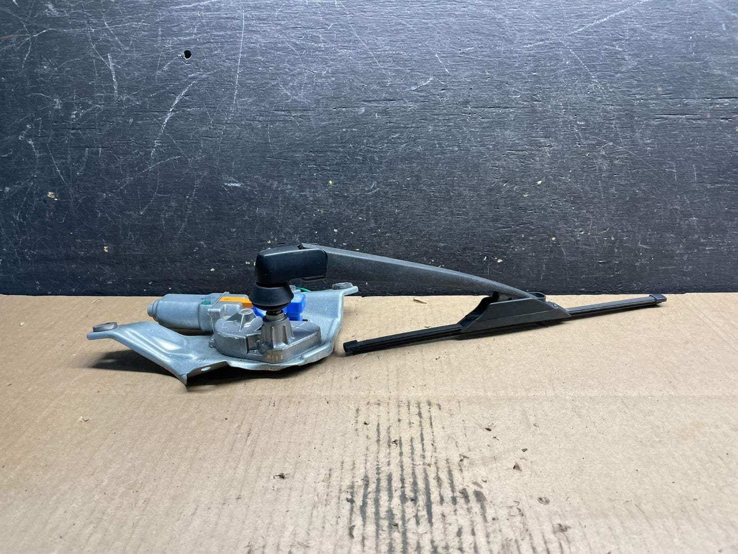 2010 to 2014 Subaru Legacy Outback Rear Windshield Wiper Motor u9273 DG3