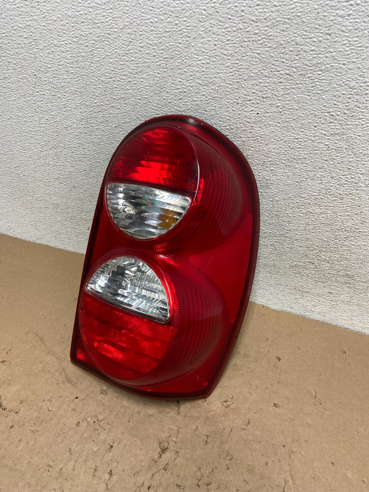 2005 2006 2007 Jeep Liberty Right Passenger Rh Side Tail Light AG43361