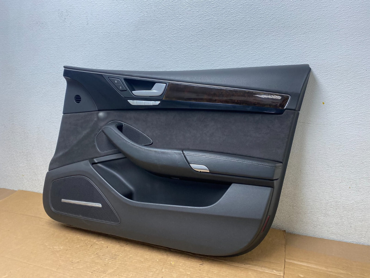 2011 to 2018 Audi A8 Front Right Passenger Interior Door Panel M6926 DG1