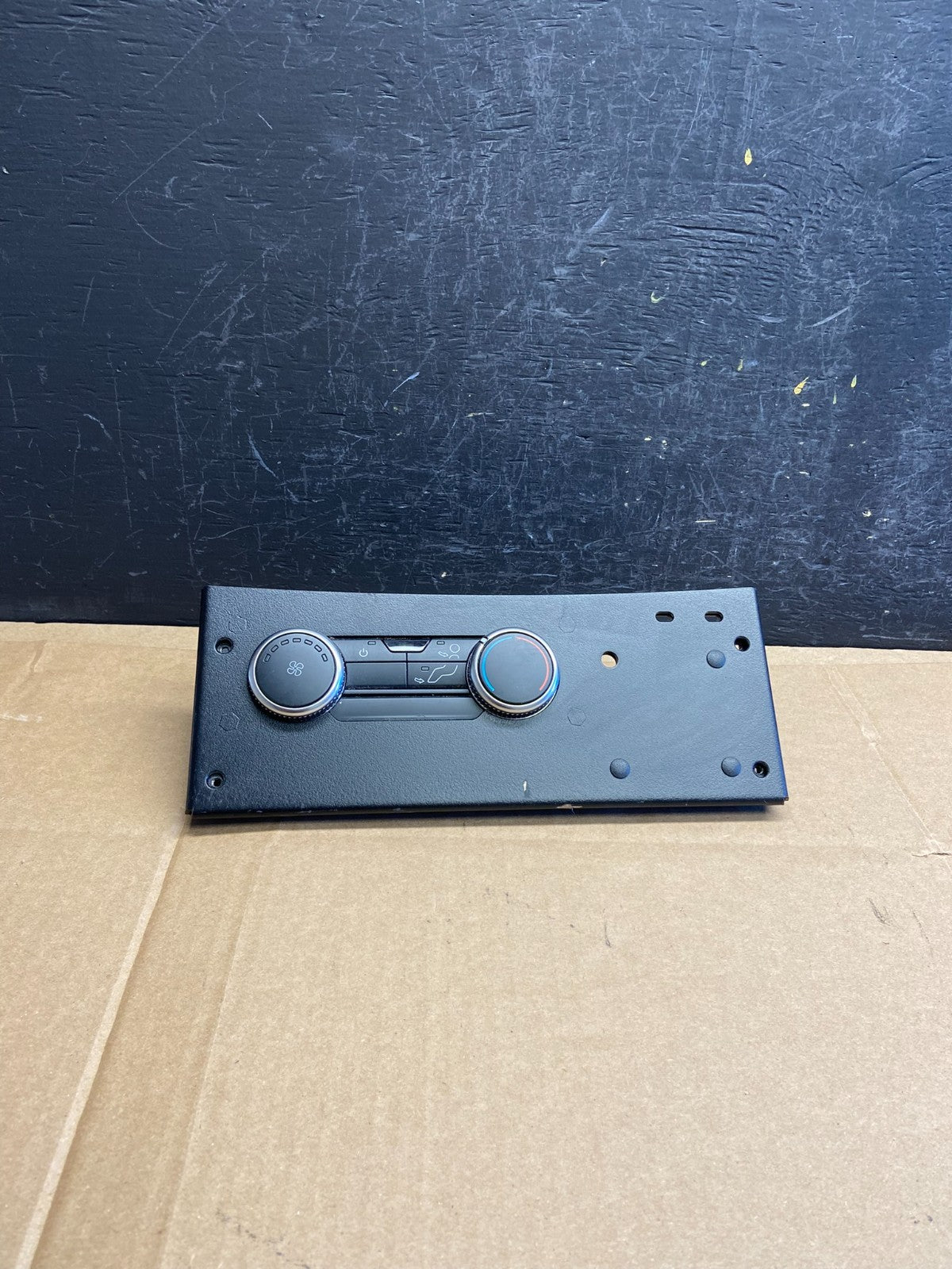 2020 to 2024 Ford Explorer Rear Climate Control Panel Trim AD2042 DG0