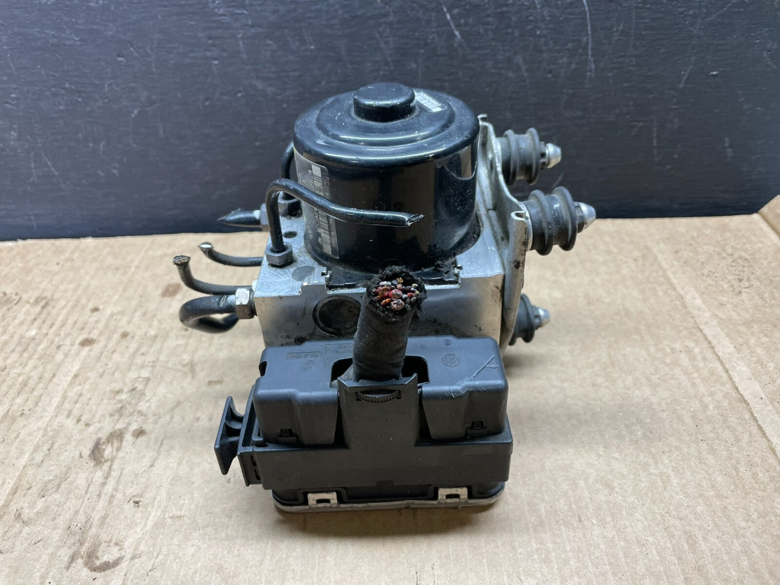 2011 - 2012  Porsche Cayenne Anti Lock Brake ABS Pump 7P0907379H D8523 PS2