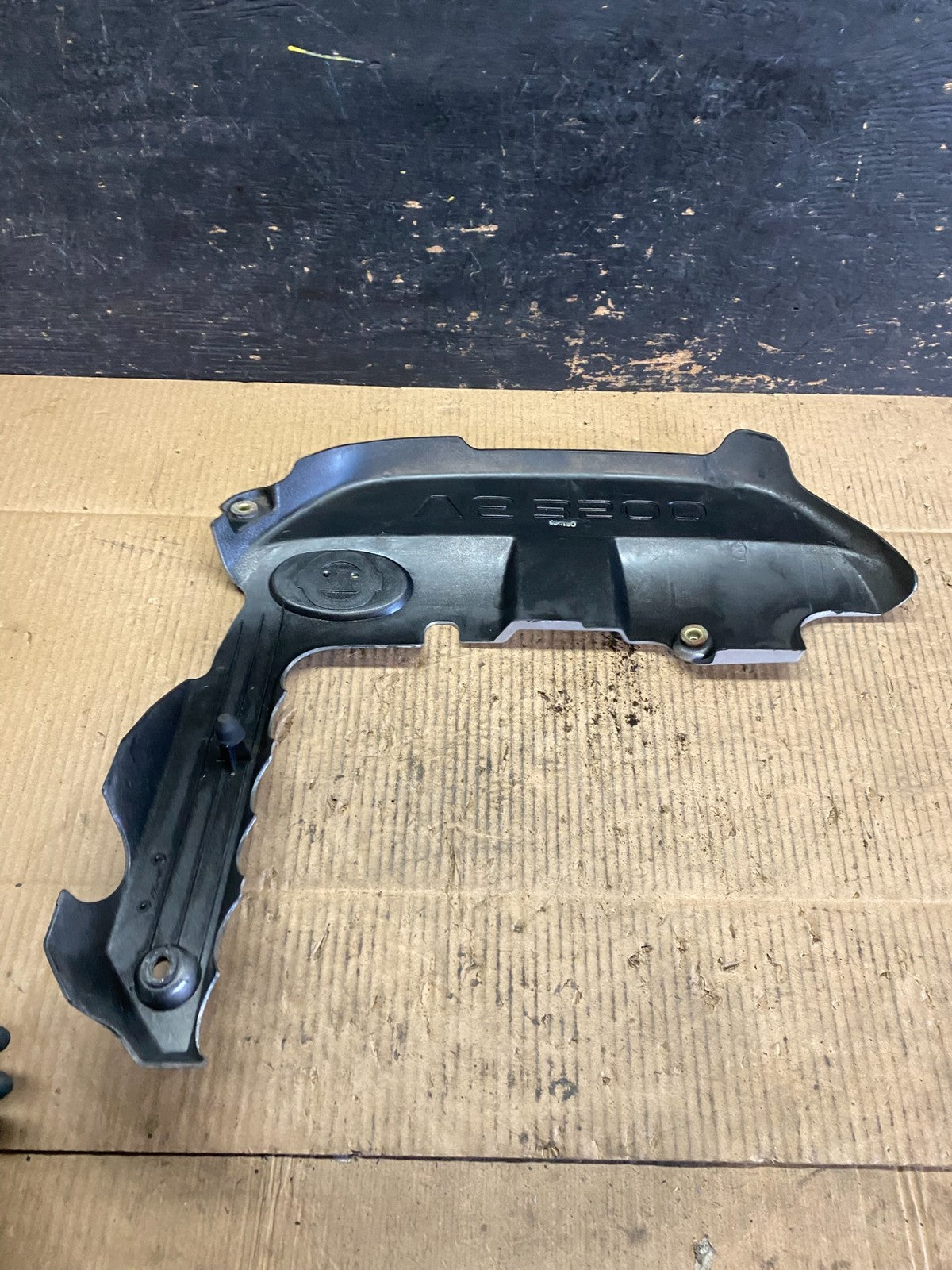 2001 to 2004 Nissan Pathfinder Engine Cover Ornament T6778 DG5