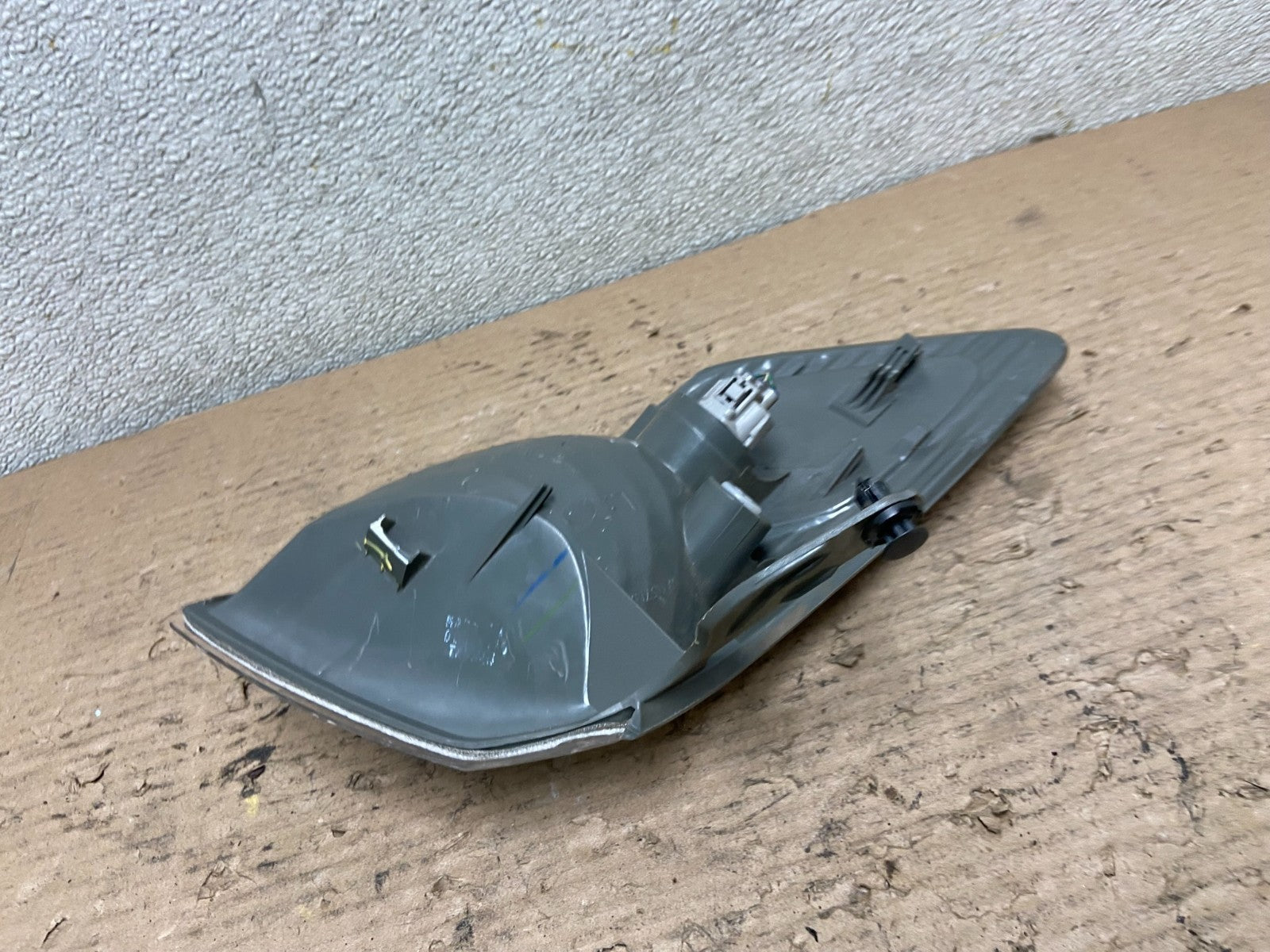 2000 - 2001 Toyota Camry Front Left Driver Lh Turn Signal AA9759 DW5