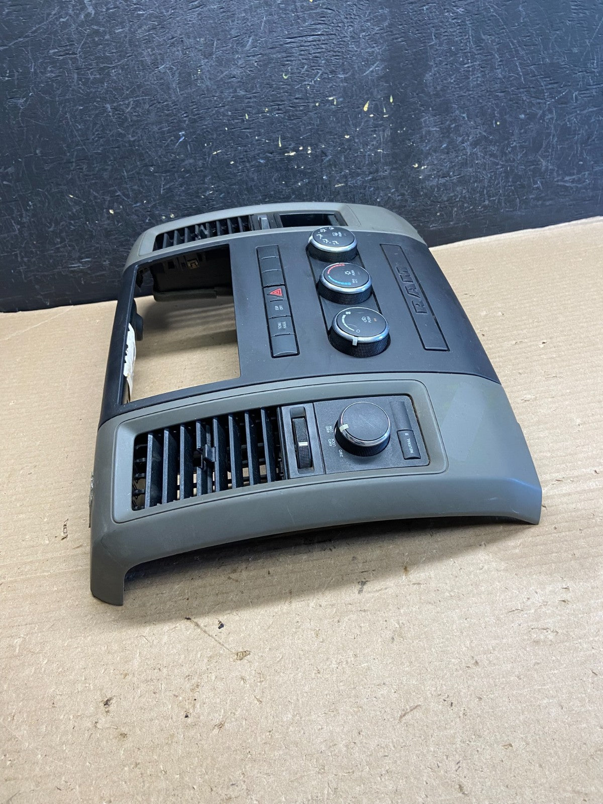 2009 to 2012 Dodge Ram 1500 Center Dash Radio Screen Climate Panel AH3554 DG1