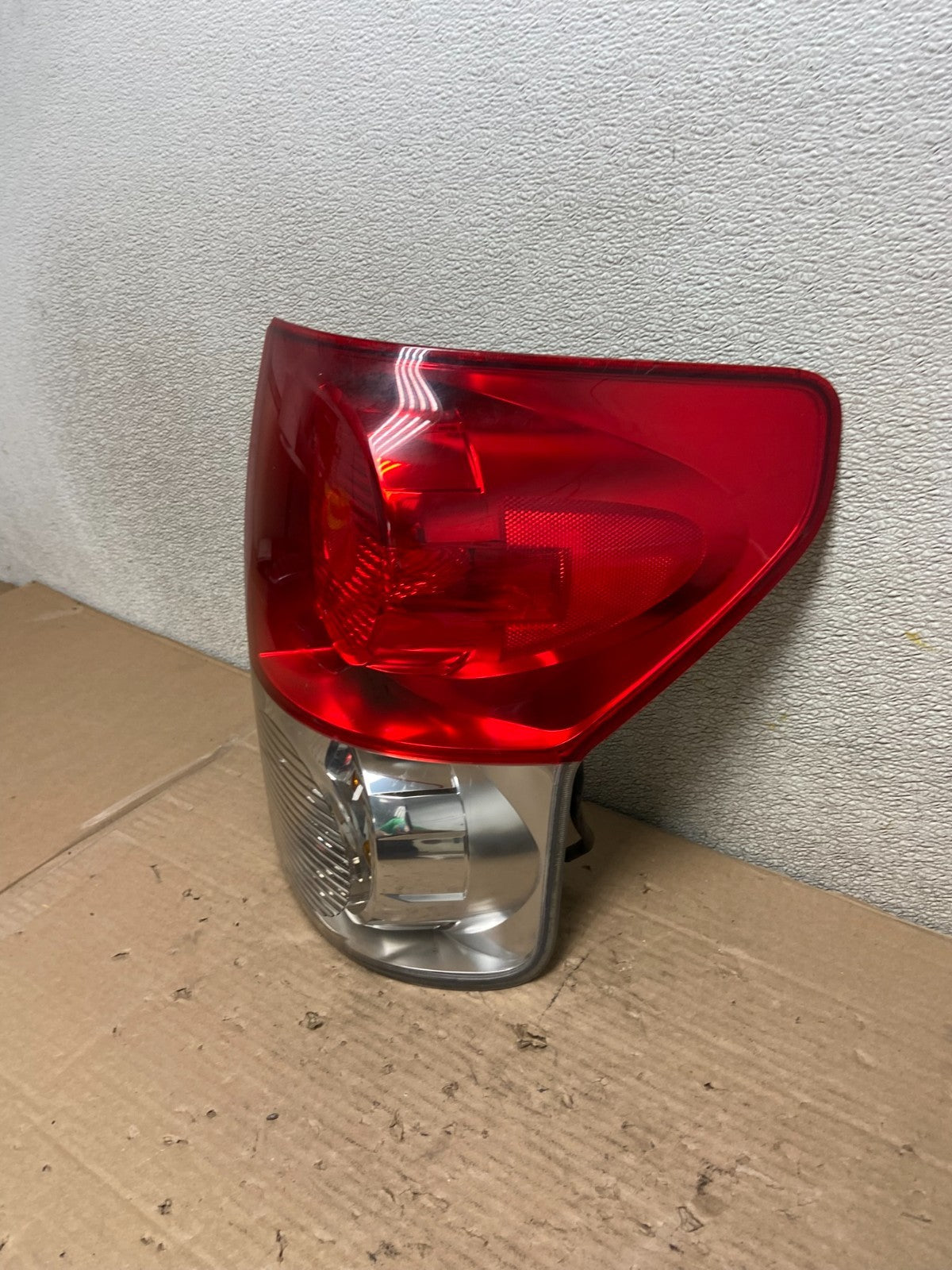 2007 to 2013 Toyota Tundra Right Passenger RH Tail Light AA9416 DG1