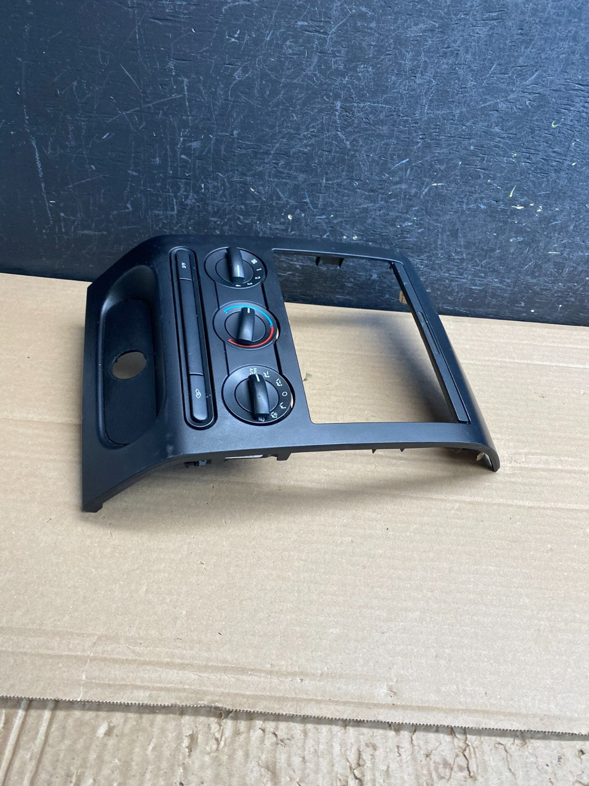 2004 to 2008 Ford F150 Radio Climate Dash Bezel Surround Black AF9993 DG3