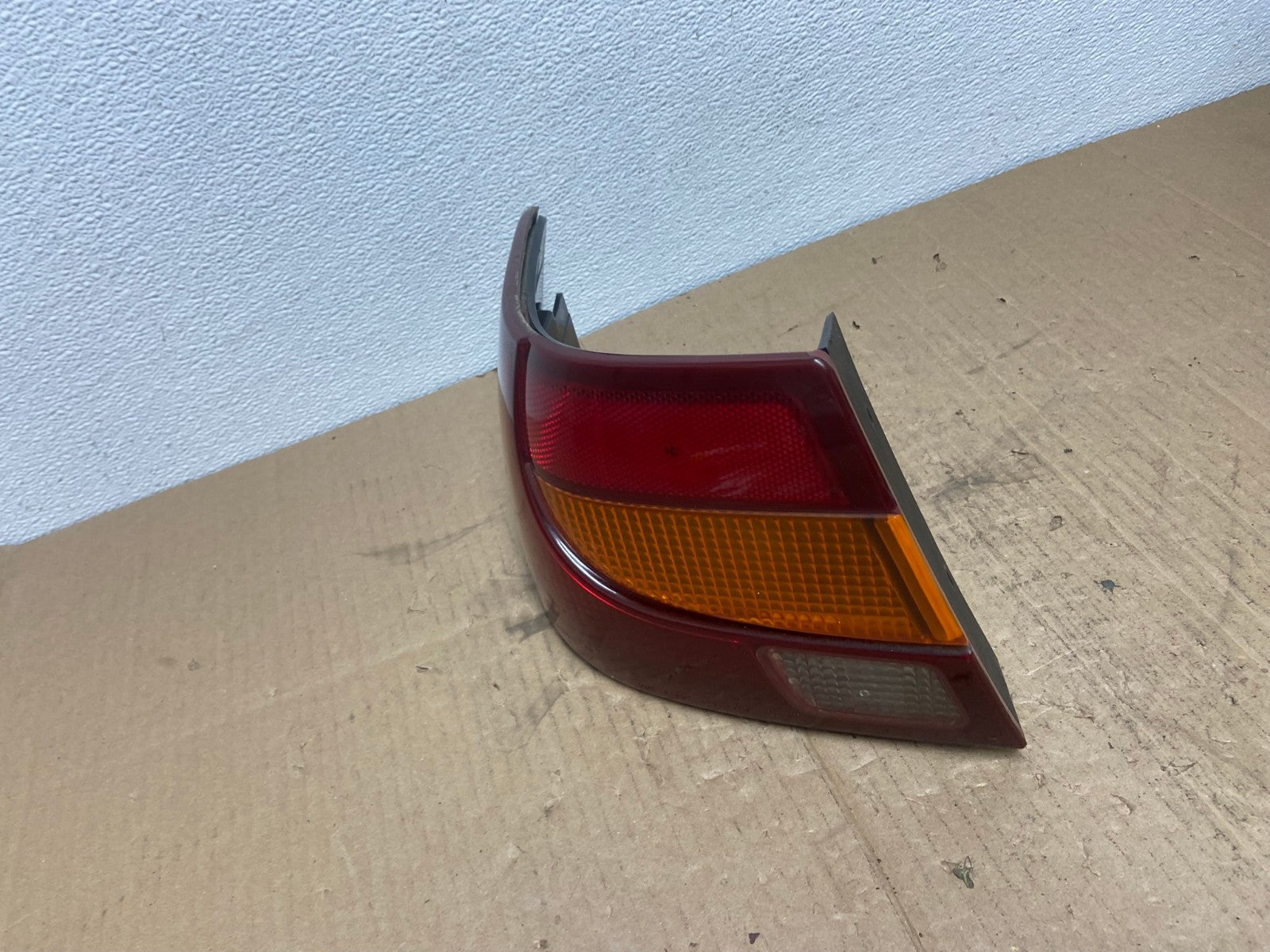 2000-2002 Saturn SL S-Series Left Driver LH Side Tail Light AB8278 LK1
