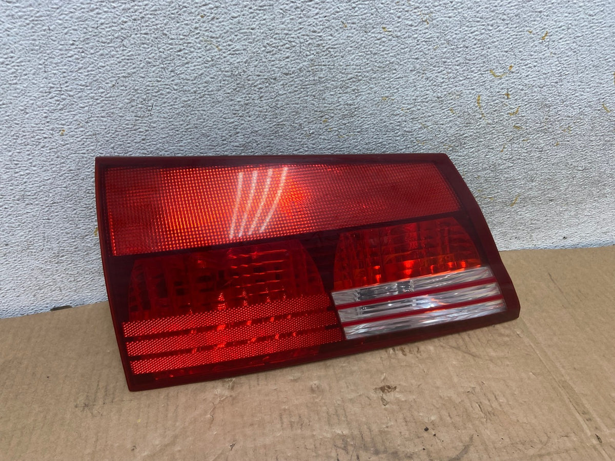 2004 - 2005 Toyota Sienna Left Driver LH Side Inner Tail Light AI7060 LK0