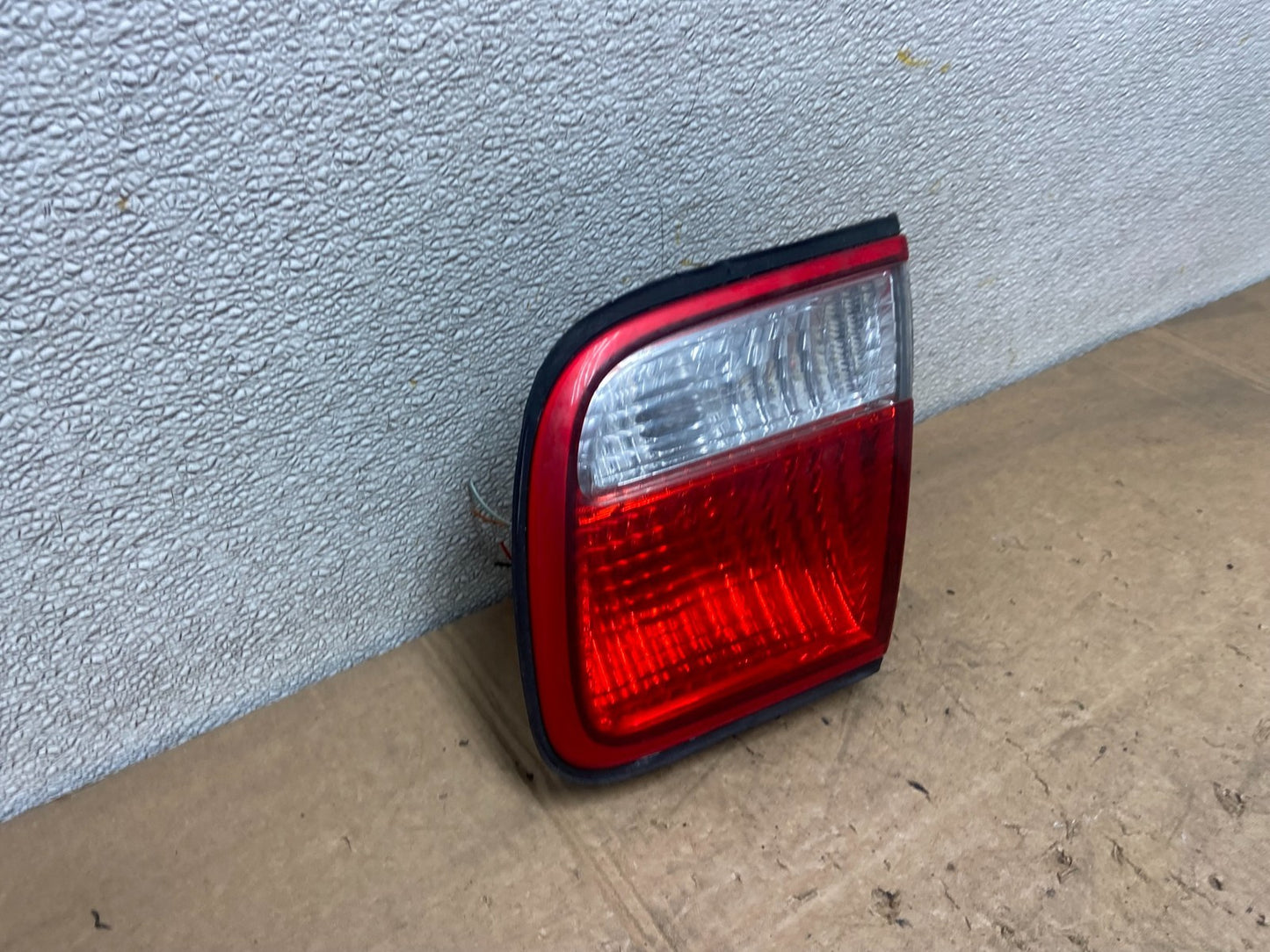 1999 2000 Mazda Millenia Right RH Side Inner Tail Light Oem Y6770 DG2