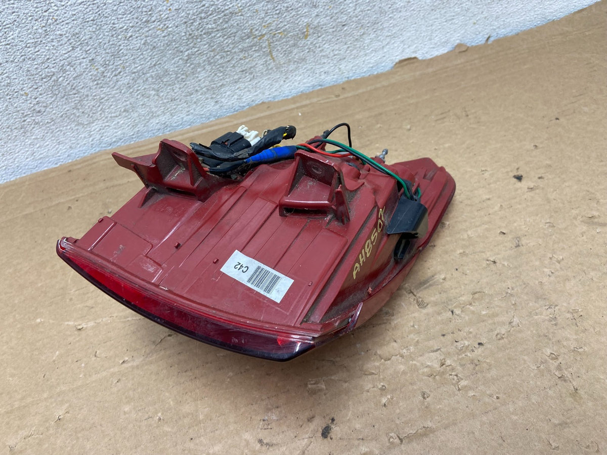2016 to 2018 Kia Sedona Right Passenger RH Side Tail Light AH8507 DW5