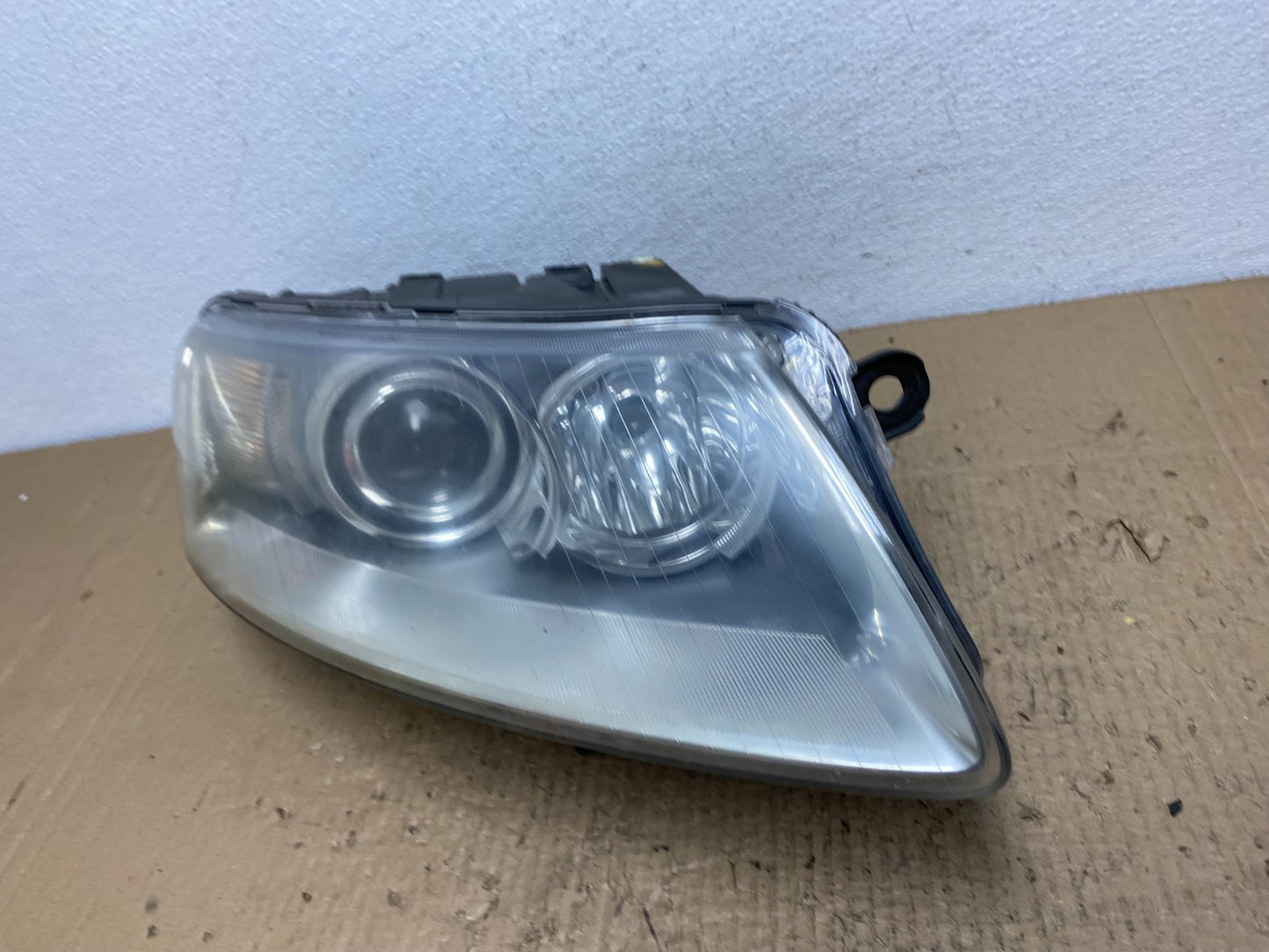 2005 to 2008 Audi A6 Right Passenger Side Headlight Xenon HID OEM AC5517 DW1