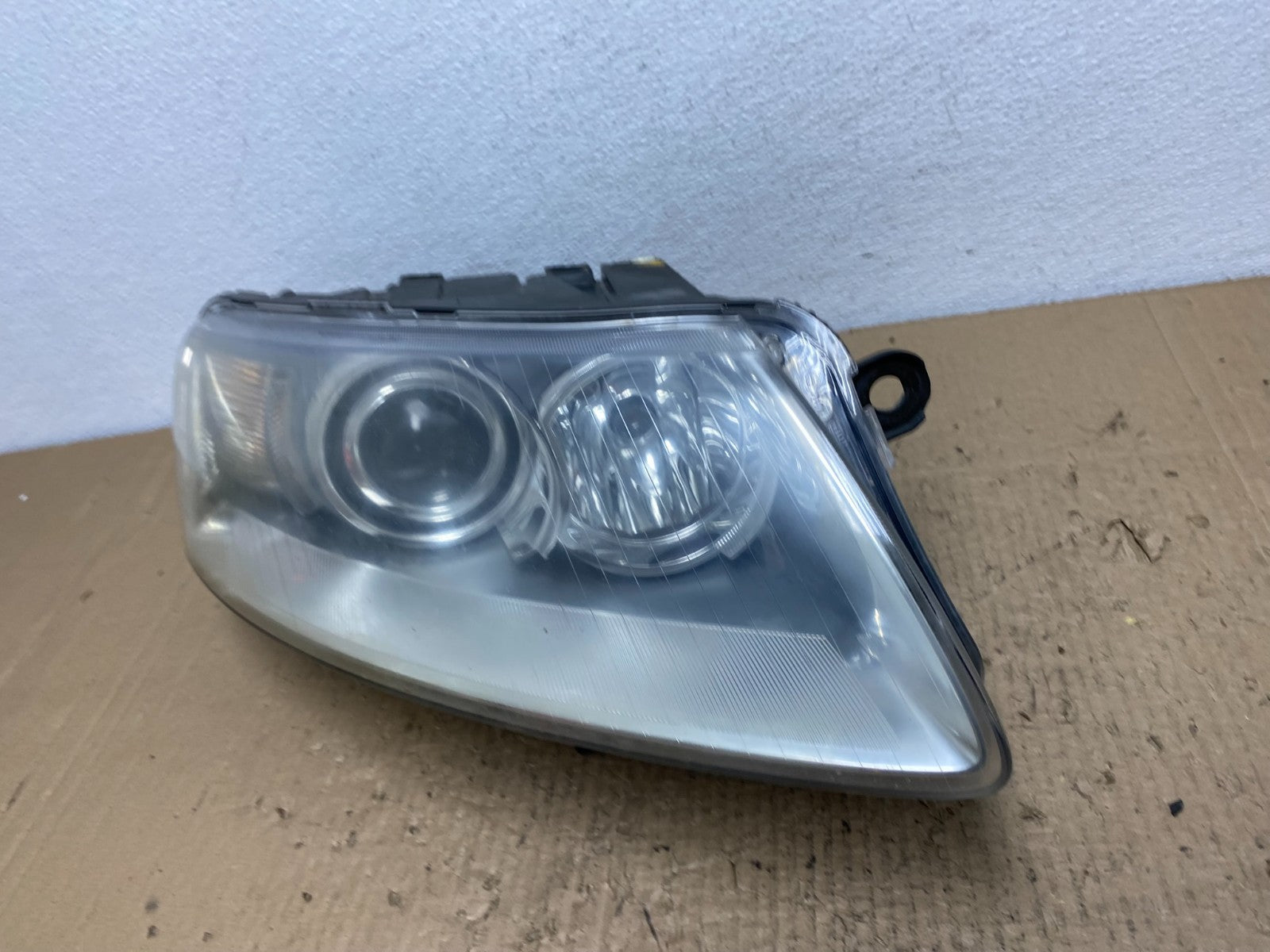 2005 to 2008 Audi A6 Right Passenger Side Headlight Xenon HID OEM AC5517 DW1