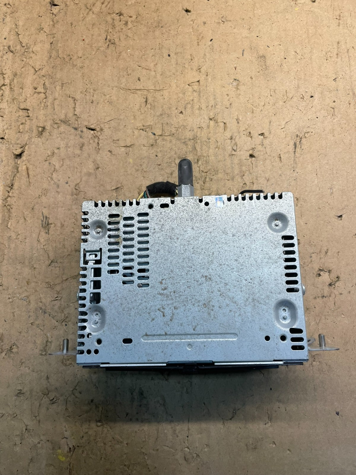 2013 to 2014 Ford Explorer Audio Equipment Radio Receiver AM FM CD w6981  DG4