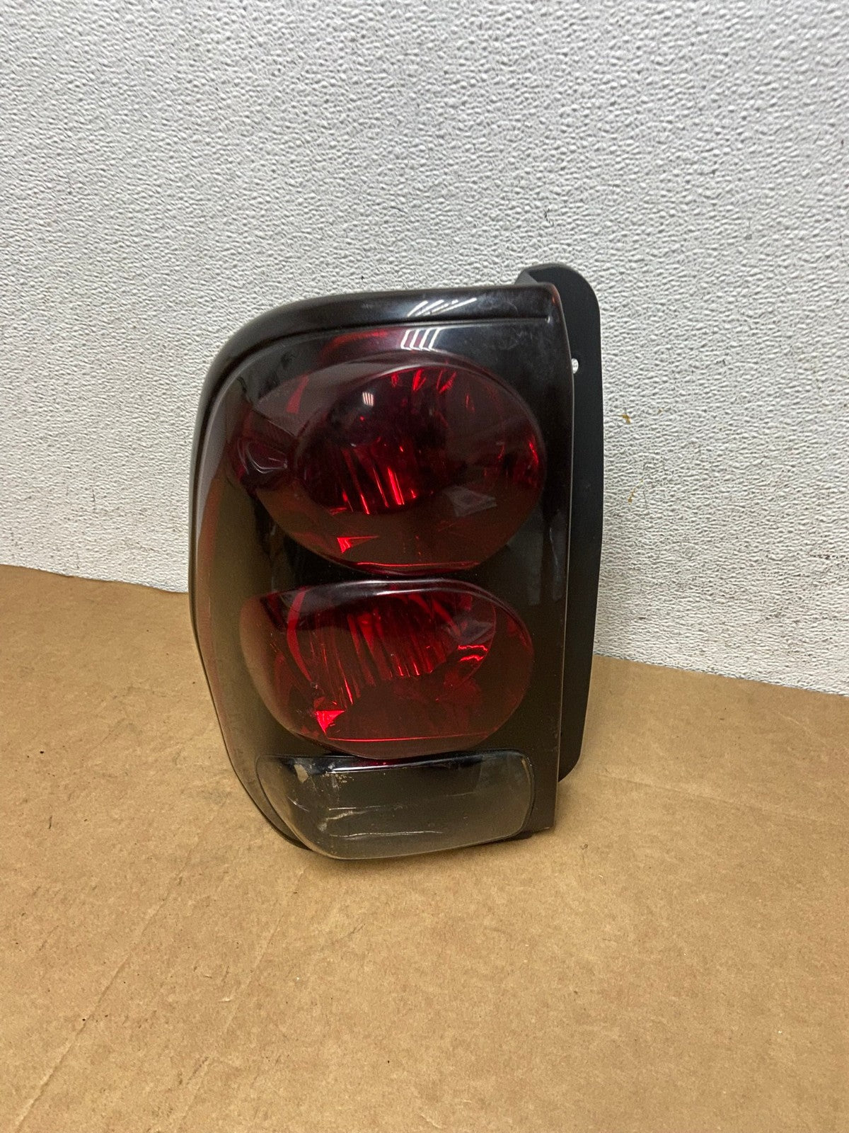 2002 to 2009 Chevrolet Trailblazer Left Driver LH Side Tail Light AD4453 LK0