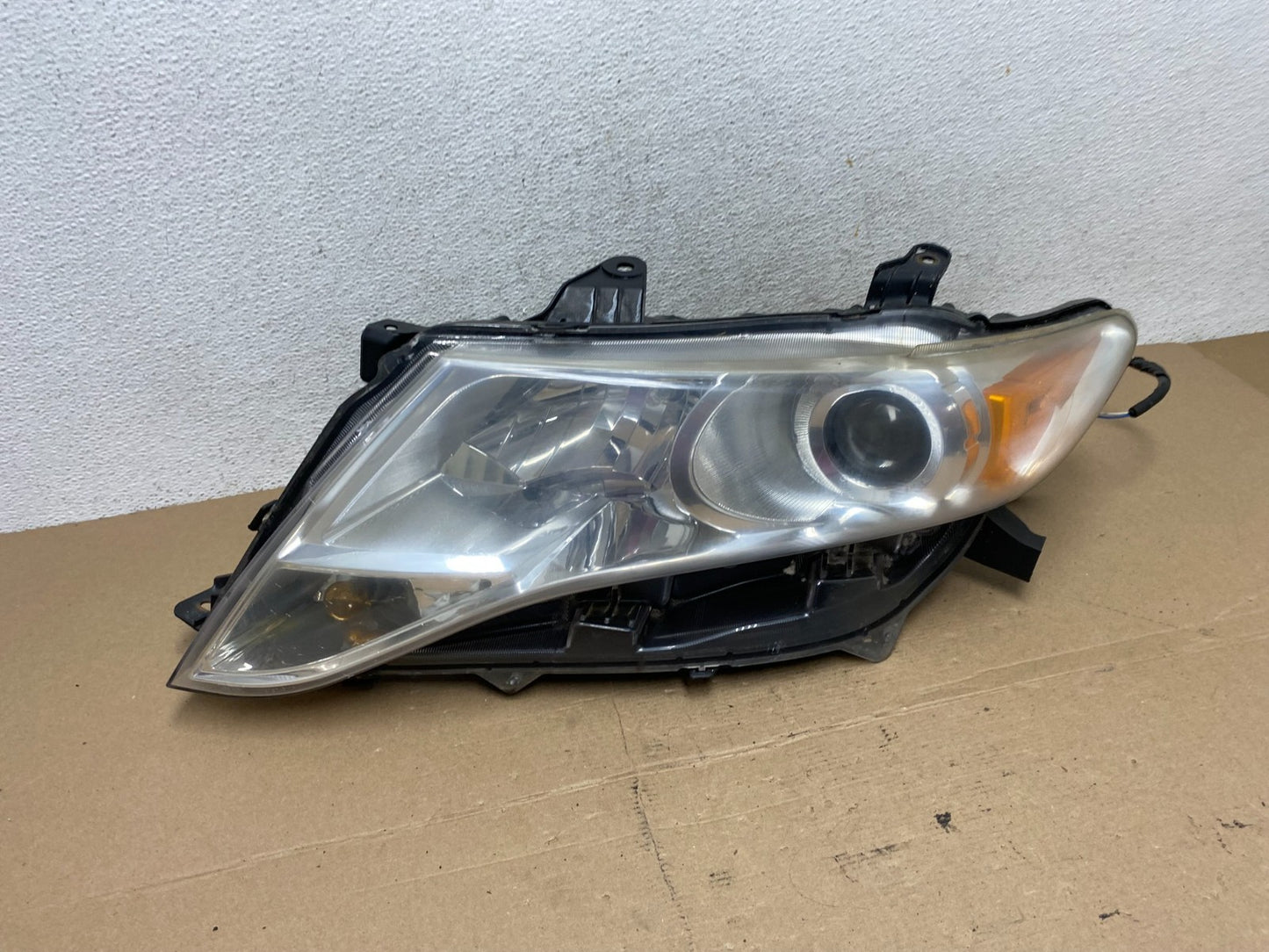 2009 to 2016 Toyota Venza Halogen Left Driver Side Headlight AF44200