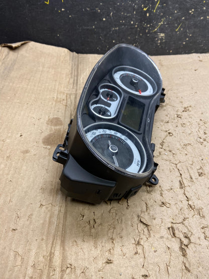2014 - 2017 Fiat 500L Dash Instrument Cluster Speedometer X6359 DG2
