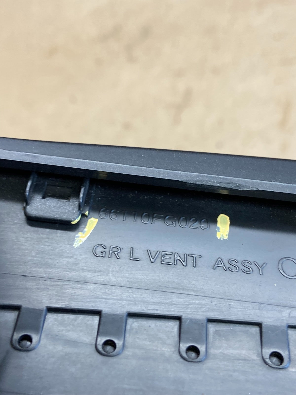 2010 to 2011 Subaru Forester Dash Radio Trim Bezel Center Vent AH3836 DG6