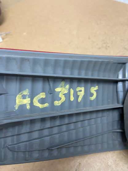 2005 Honda Accord Right Passenger Rh Side Tail Light Oem AC3175 DW5