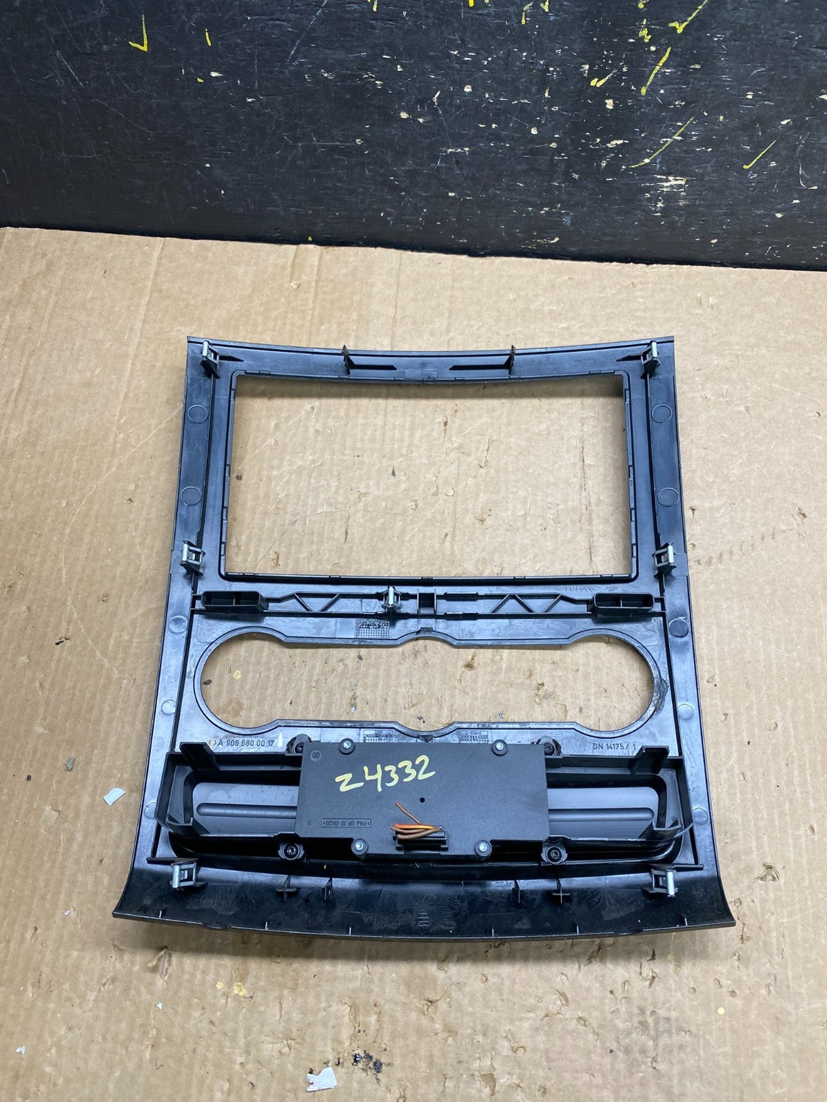 2007-2018 Mercedes Dodge Sprinter Center Console Radio Instrument Panel Z4332 DG3