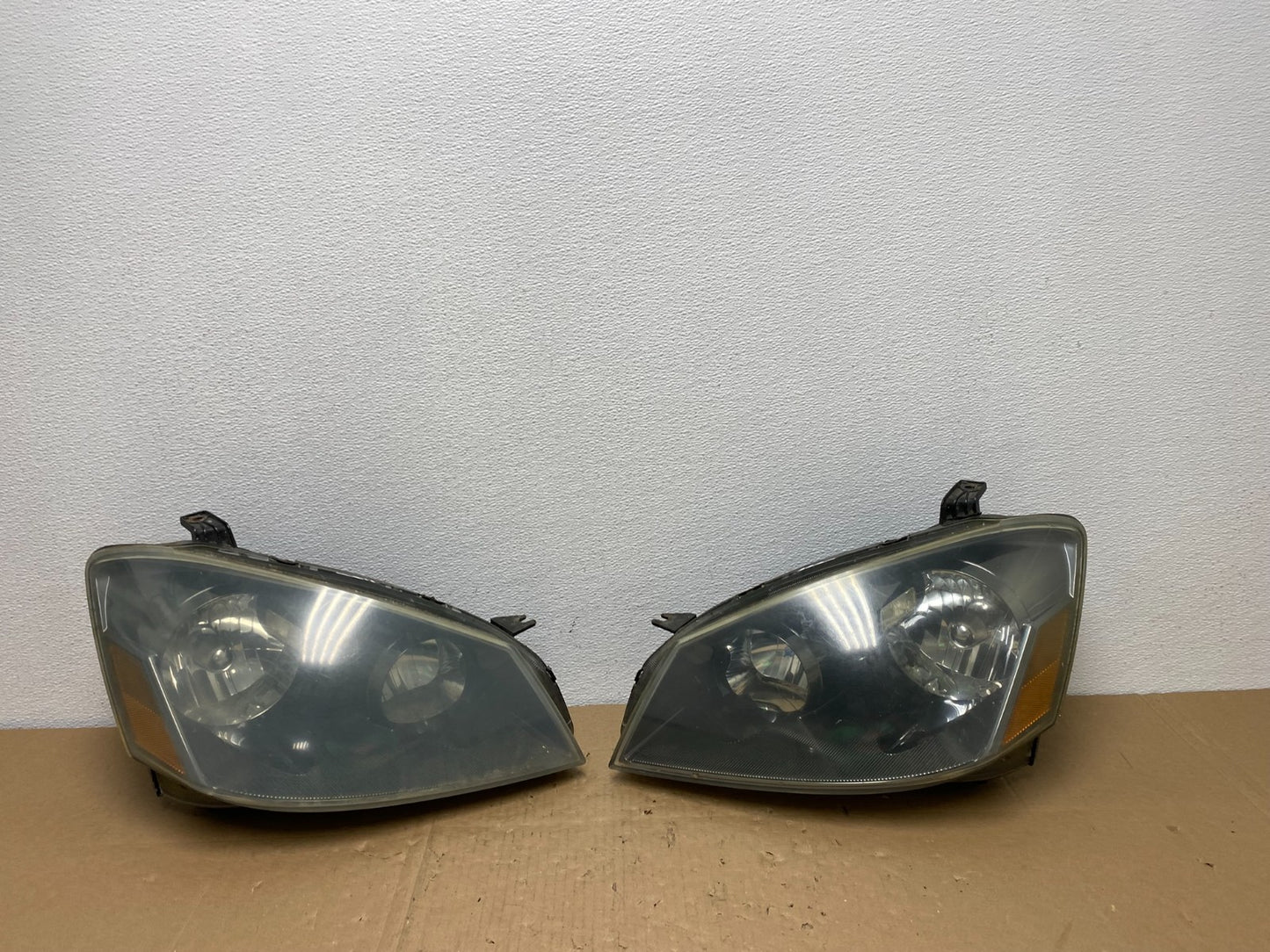 2005 to 2006 Nissan Altima Left+Right Side Set Halogen Headlights OEM AB6877 DW0
