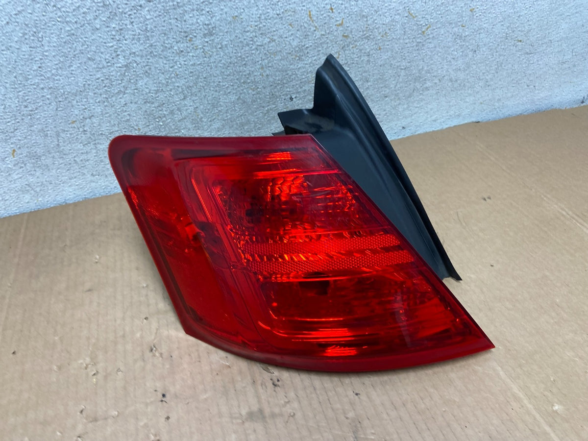 2014 to 2018 Ford Taurus Interceptor Left Driver LH Side Tail Light AI8756 LK0